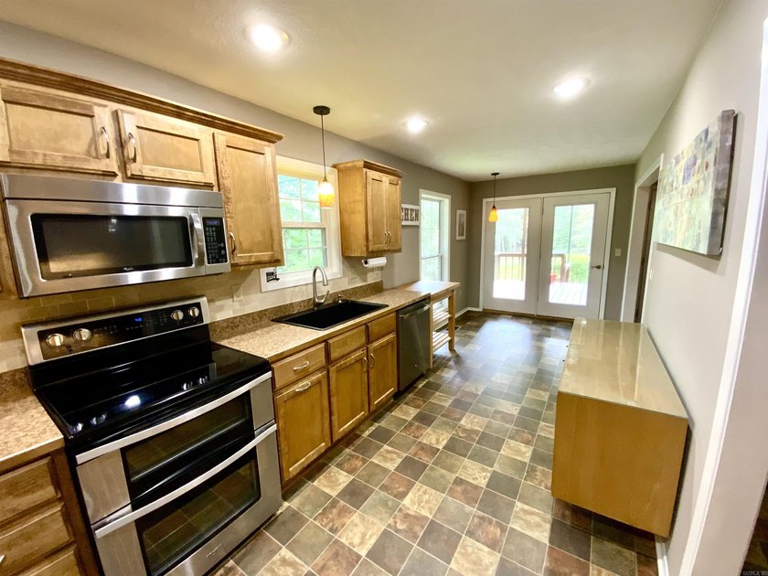 GREAT LAKEFRONT PROPERTY ON GREERS FERRY LAKE! Don't miss this - photo 7