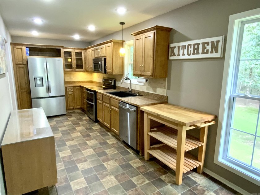 GREAT LAKEFRONT PROPERTY ON GREERS FERRY LAKE! Don't miss this - photo 8