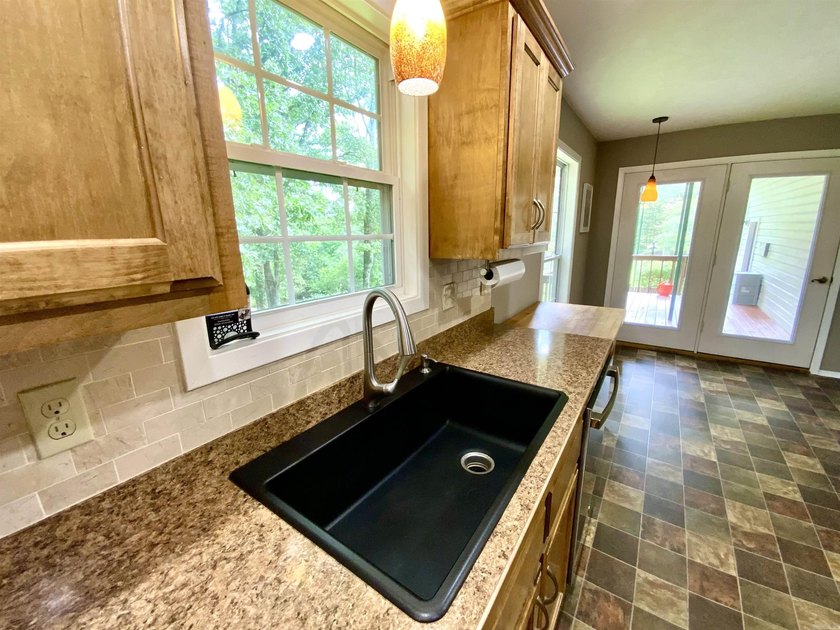 GREAT LAKEFRONT PROPERTY ON GREERS FERRY LAKE! Don't miss this - photo 9