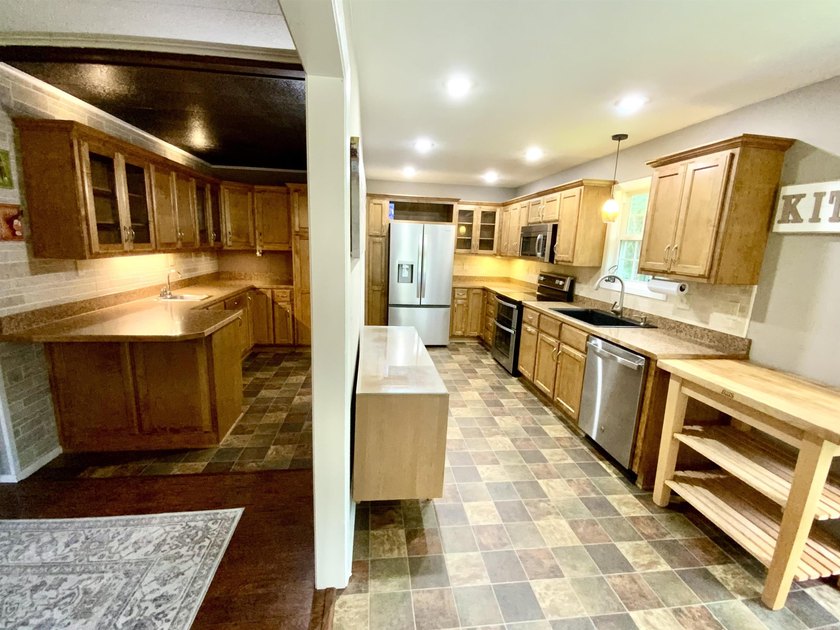 GREAT LAKEFRONT PROPERTY ON GREERS FERRY LAKE! Don't miss this - photo 10