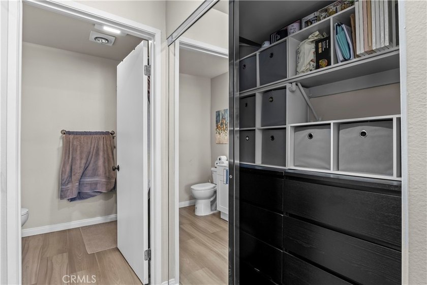 REMODELED TOP-LEVEL CORNER END UNIT WITH MOUNTAIN VIEWS FROM THE - photo 14