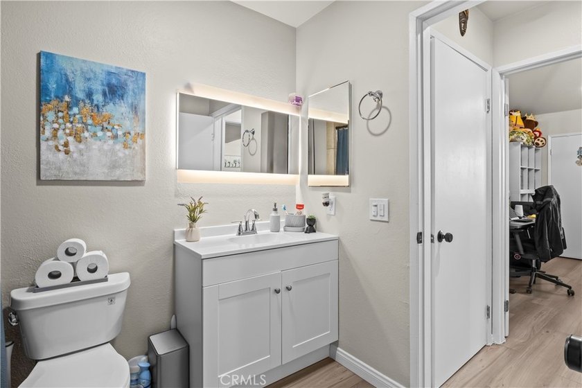 REMODELED TOP-LEVEL CORNER END UNIT WITH MOUNTAIN VIEWS FROM THE - photo 21