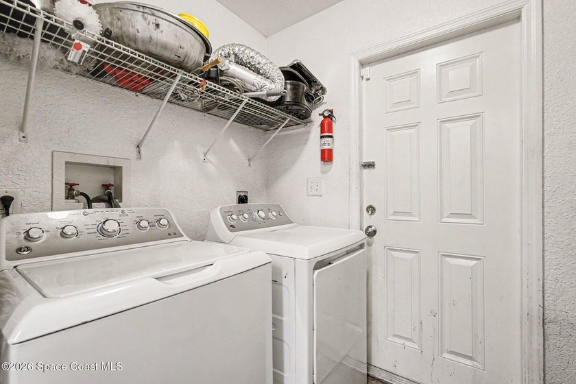 Concrete block 3-bedroom, 2-bathroom home with a split-bedroom - photo 21