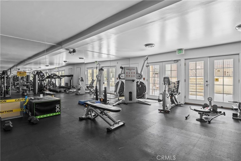REMODELED TOP-LEVEL CORNER END UNIT WITH MOUNTAIN VIEWS FROM THE - photo 27