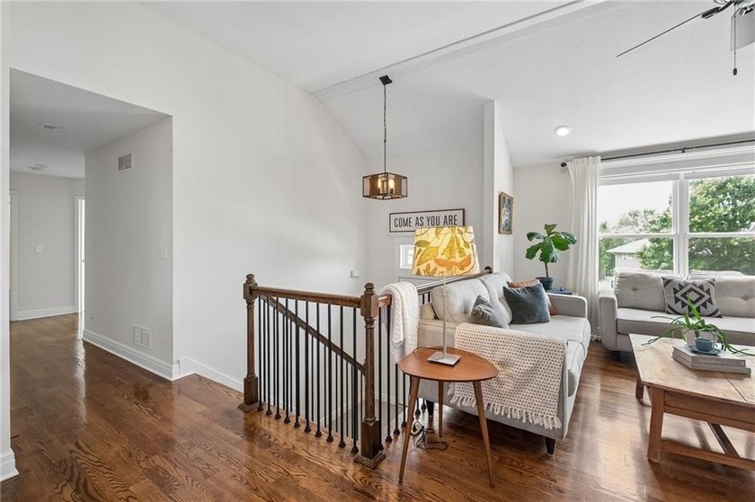 Welcome home to the perfect blend of space, style, and - photo 3