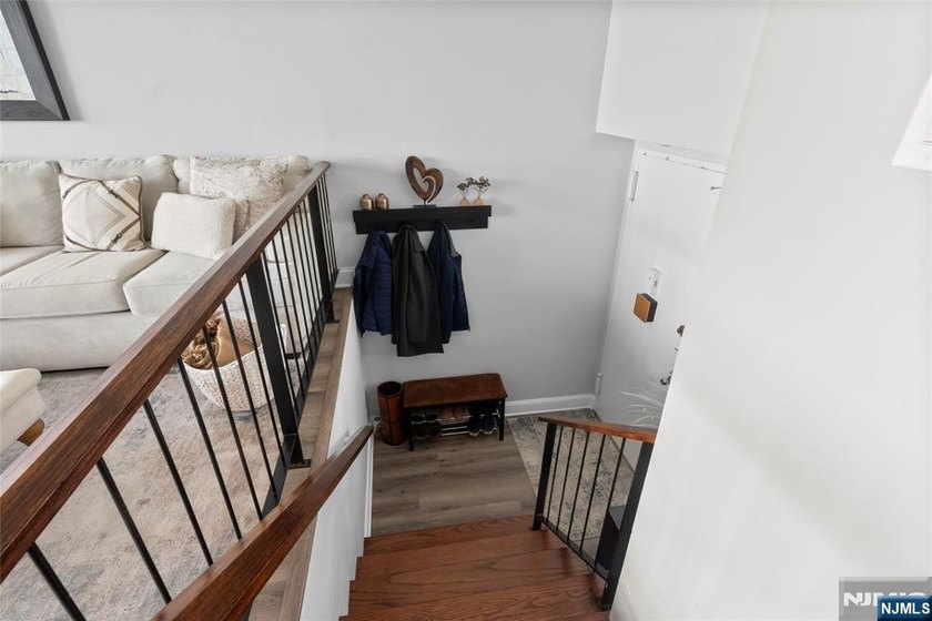 ? SPECTACULAR NYC &amp; RIVER VIEWS! ? Welcome to luxury high-rise - photo 2