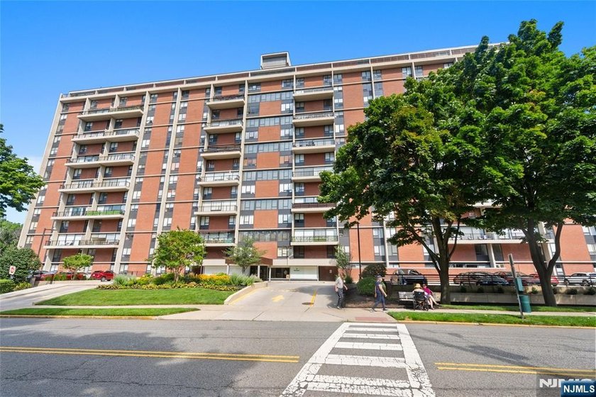 ? SPECTACULAR NYC &amp; RIVER VIEWS! ? Welcome to luxury high-rise - photo 7