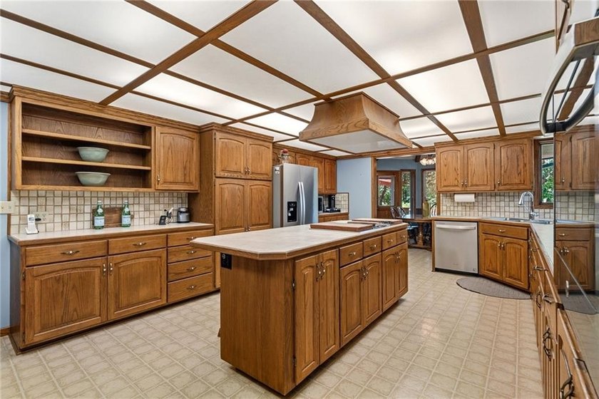 Rarely does a property combine custom English Tudor character - photo 9