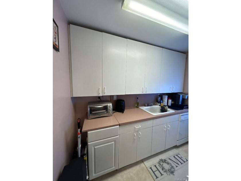 Rare For Sale A True Three Bedroom Upper Level Clearview Unit - photo 4