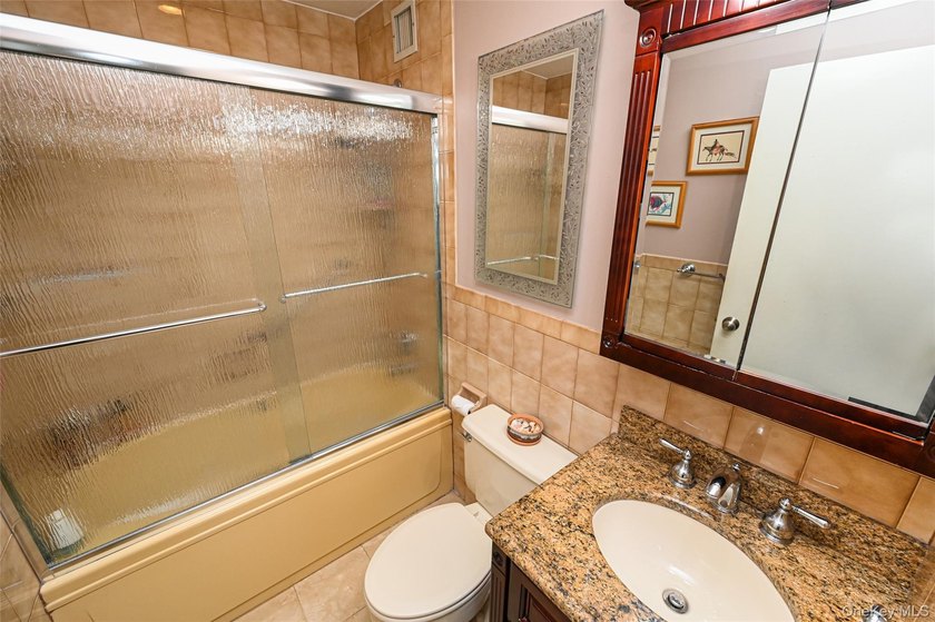 Magnificent Large Corner Apartment in Luxury Building along Long - photo 7
