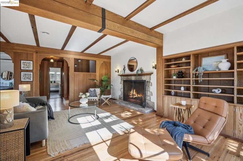Originally built as a carriage house for the historic Oak Tree - photo 6