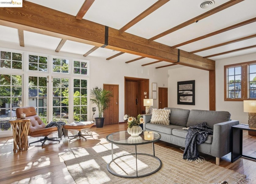 Originally built as a carriage house for the historic Oak Tree - photo 7
