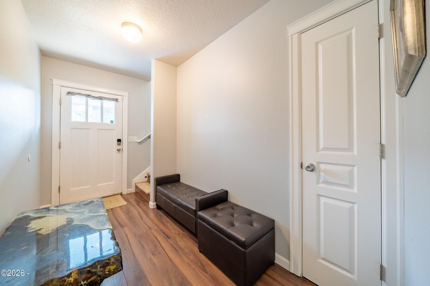 Stunning beach home with 3 gorgeous levels featuring a full bed - photo 2