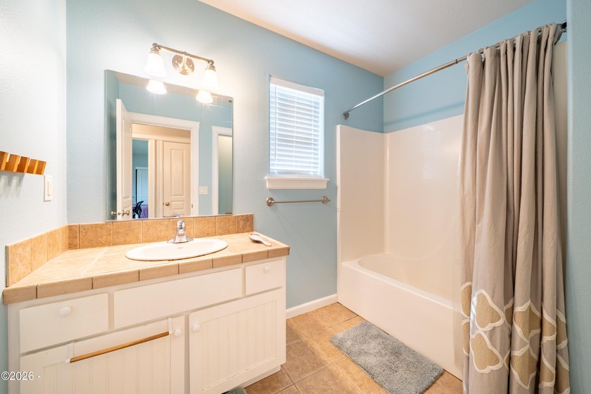 Stunning beach home with 3 gorgeous levels featuring a full bed - photo 5