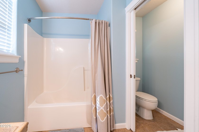 Stunning beach home with 3 gorgeous levels featuring a full bed - photo 6