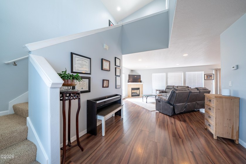 Stunning beach home with 3 gorgeous levels featuring a full bed - photo 9