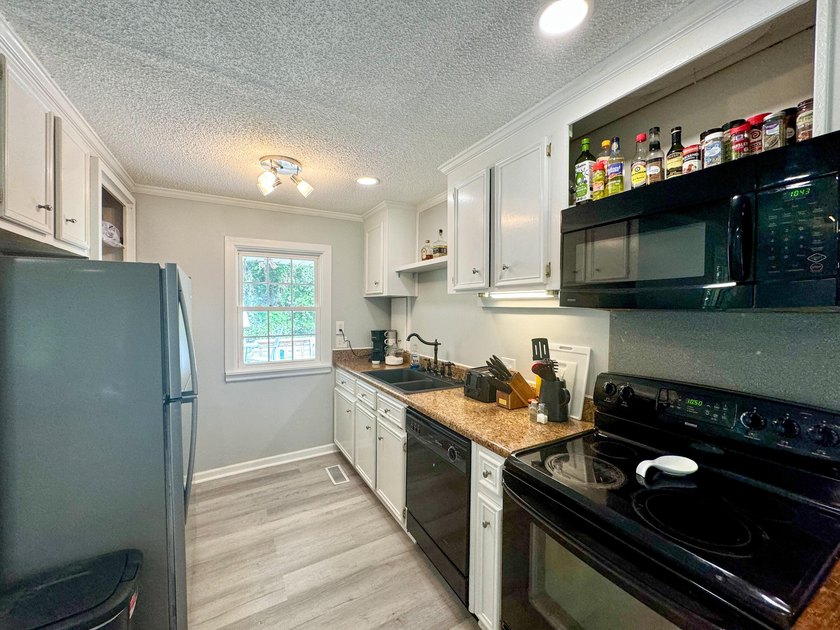 ** Back on market due to circumstances unrelated to the seller - photo 19