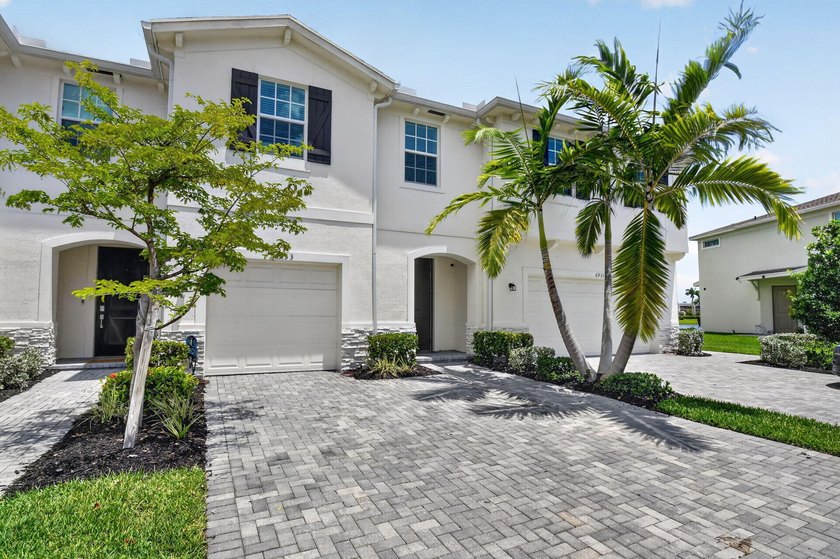 Modern Lakeside Living in Lake Worth | Gated Community 6933 - photo 2