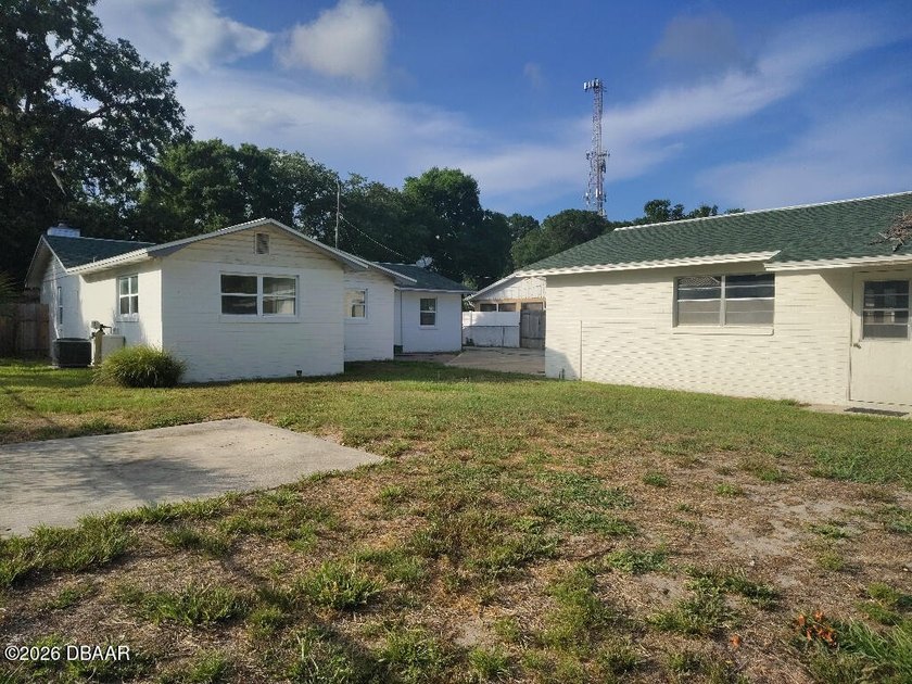 Large Garage or Workshop. Well maintained BLOCK home on a quiet - photo 3
