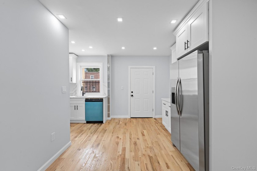 Space, style &amp; modern luxury come together at 252 East 86 Street - photo 3