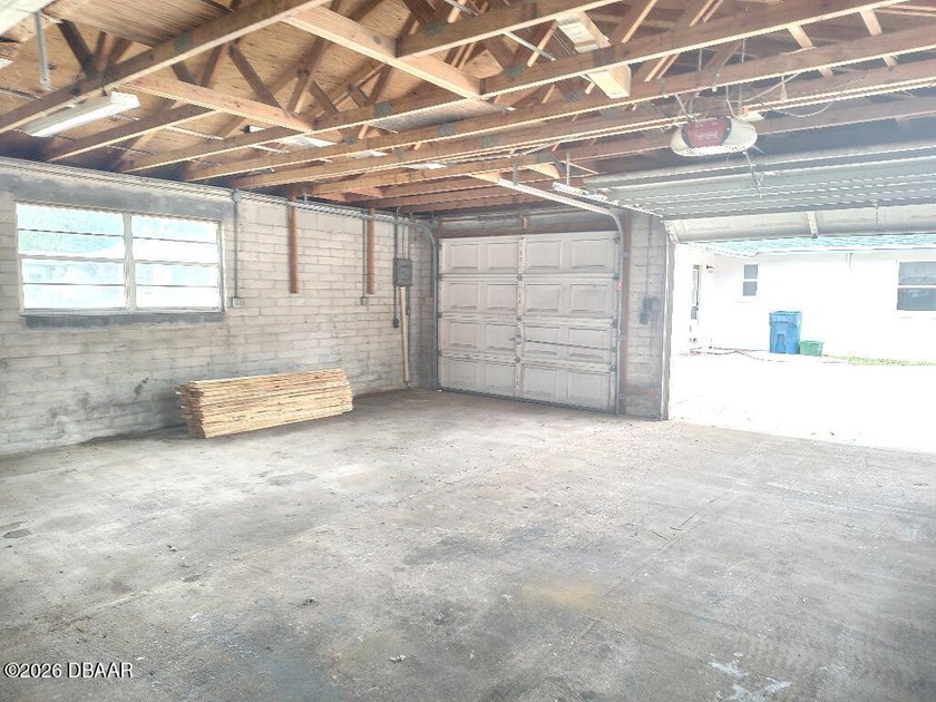 Large Garage or Workshop. Well maintained BLOCK home on a quiet - photo 5