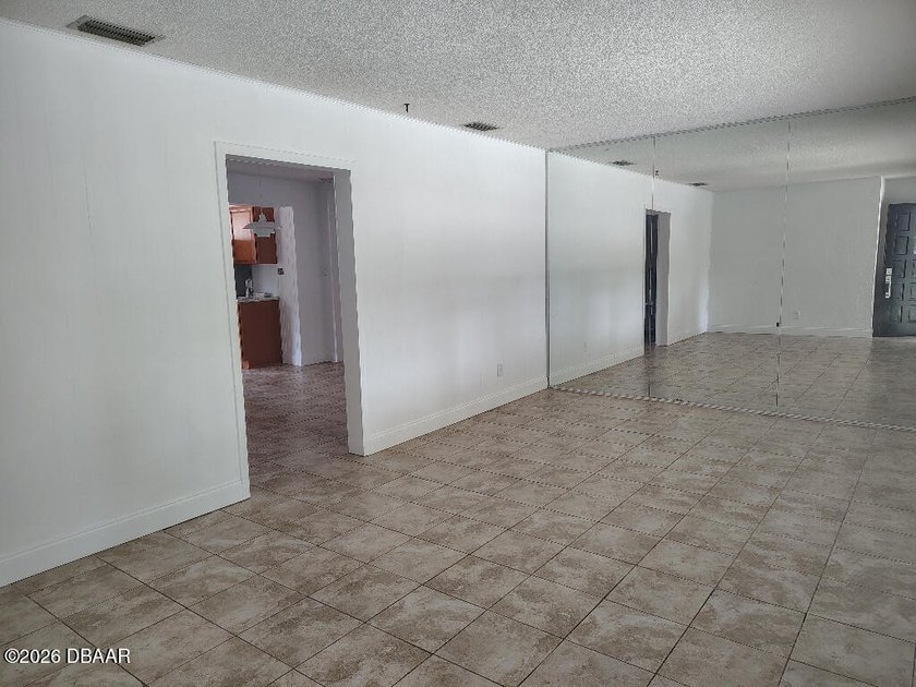 Large Garage or Workshop. Well maintained BLOCK home on a quiet - photo 6
