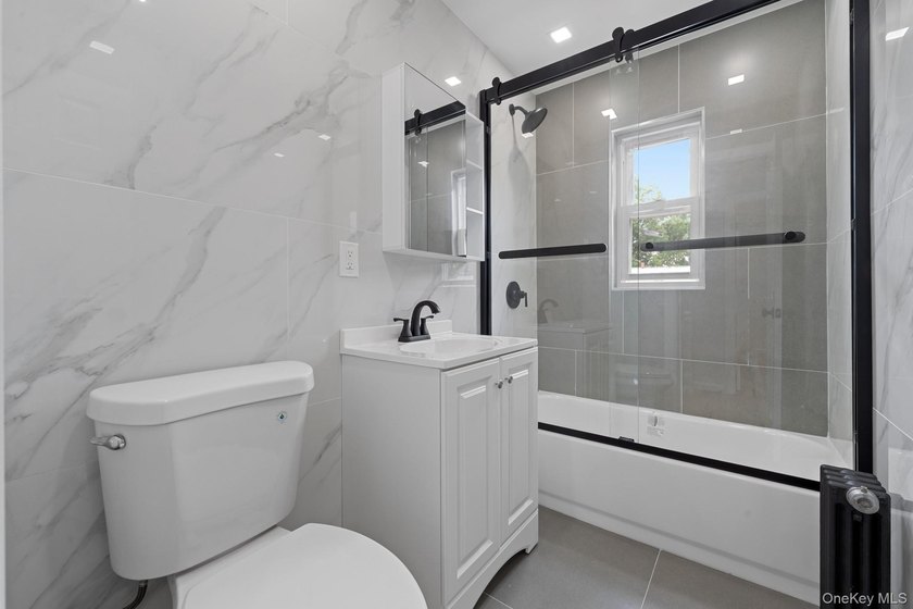 Space, style &amp; modern luxury come together at 252 East 86 Street - photo 8