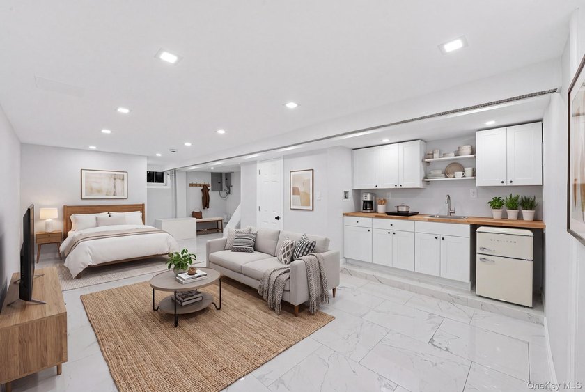 Space, style &amp; modern luxury come together at 252 East 86 Street - photo 9
