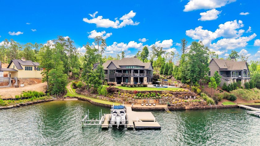 UNFORGETTABLE SUNSET VIEWS! Designed for entertaining, this - photo 4