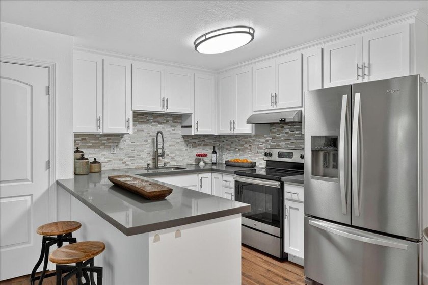 Beautifully refreshed and move-in ready Santa Cruz condo near - photo 11