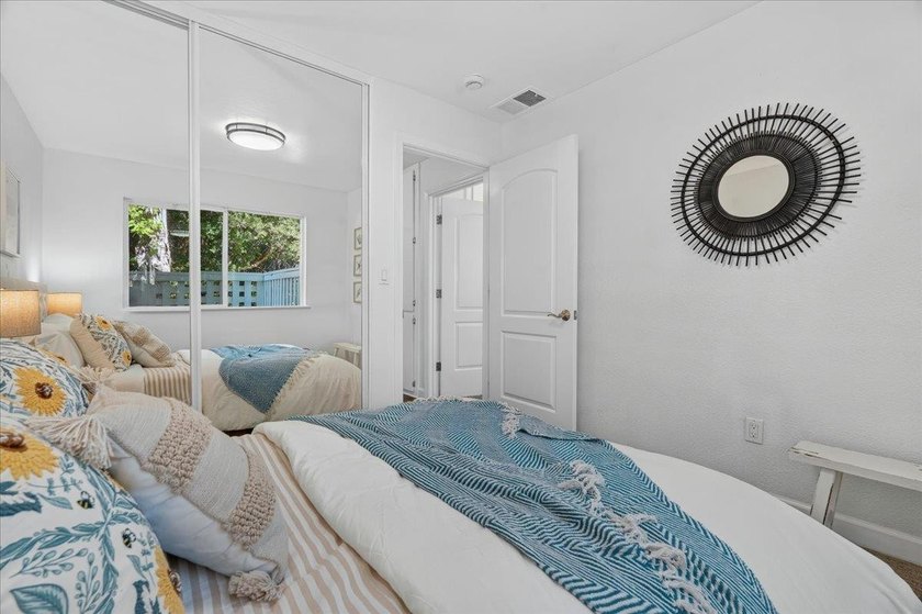 Beautifully refreshed and move-in ready Santa Cruz condo near - photo 21