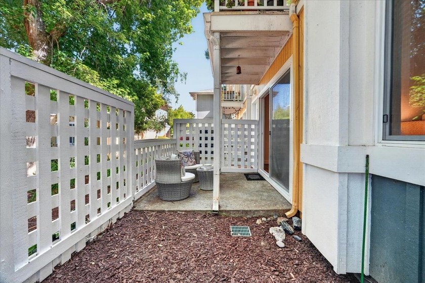 Beautifully refreshed and move-in ready Santa Cruz condo near - photo 24