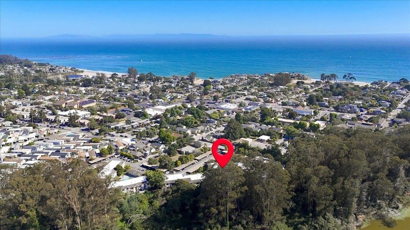 Beautifully refreshed and move-in ready Santa Cruz condo near - photo 28