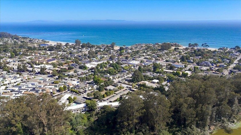 Beautifully refreshed and move-in ready Santa Cruz condo near - photo 30