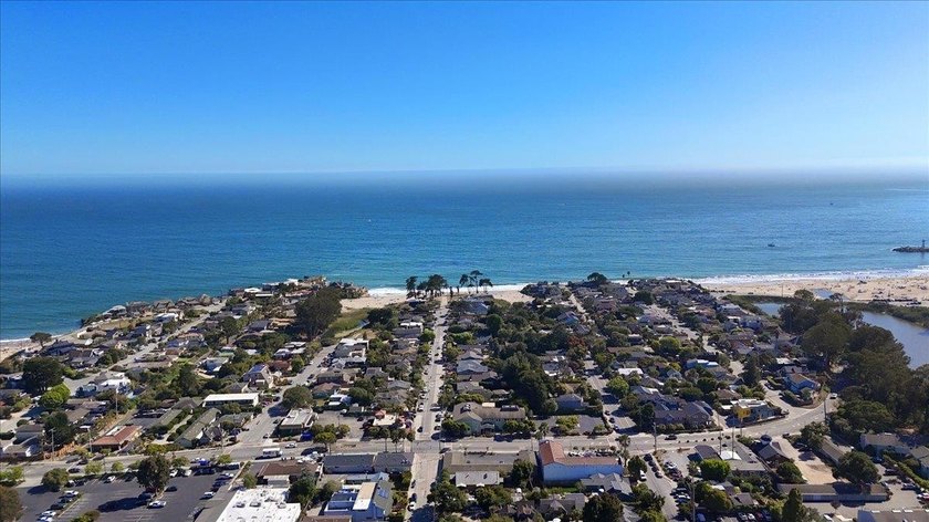 Beautifully refreshed and move-in ready Santa Cruz condo near - photo 31