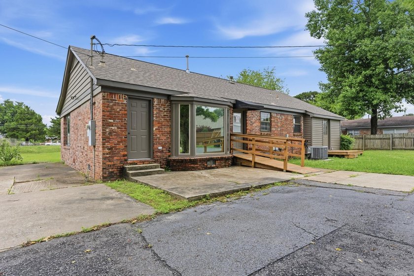 This free-standing 1,600 SF office building is ideally - photo 5