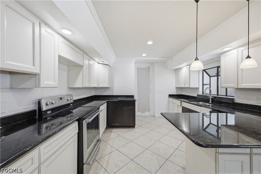 Rare opportunity in Northwest Bradenton! This spacious pool home - photo 3