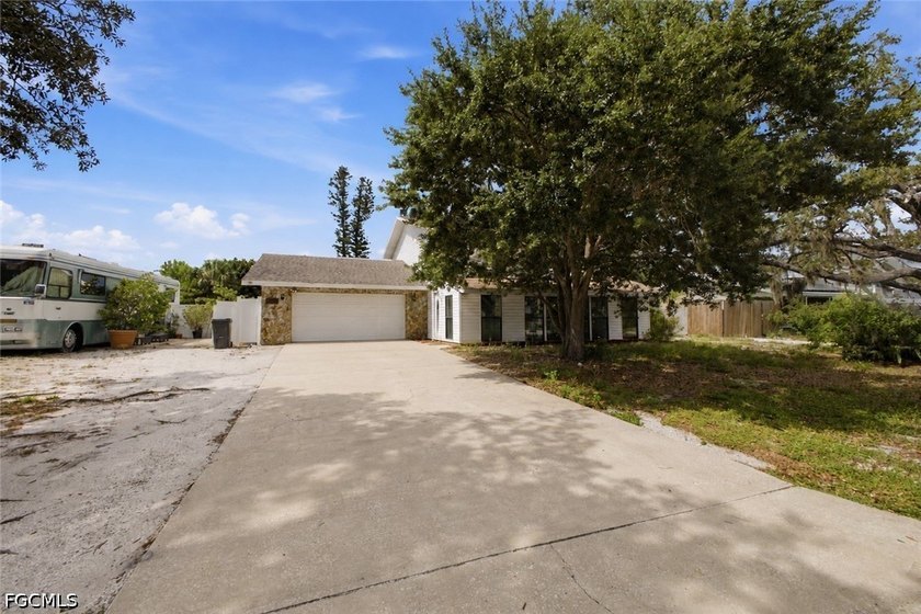 Rare opportunity in Northwest Bradenton! This spacious pool home - photo 6