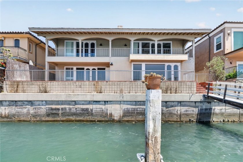 Beautiful waterfront home in the highly sought-after Dover - photo 3