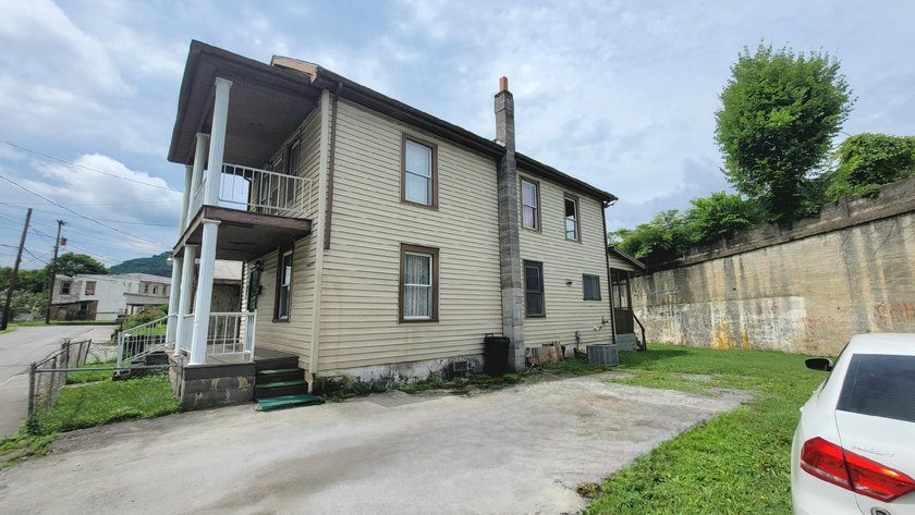 Home with great location. 4 bedrooms 2 baths, Balcony, Nice - photo 6