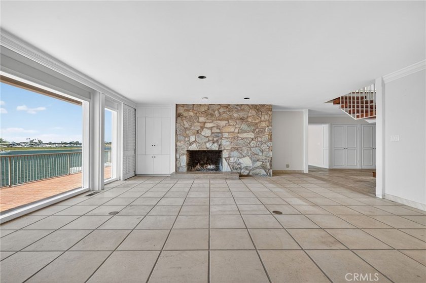 Beautiful waterfront home in the highly sought-after Dover - photo 8