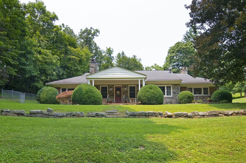 Welcome to this beautifully renovated one-level home, situated - photo 2