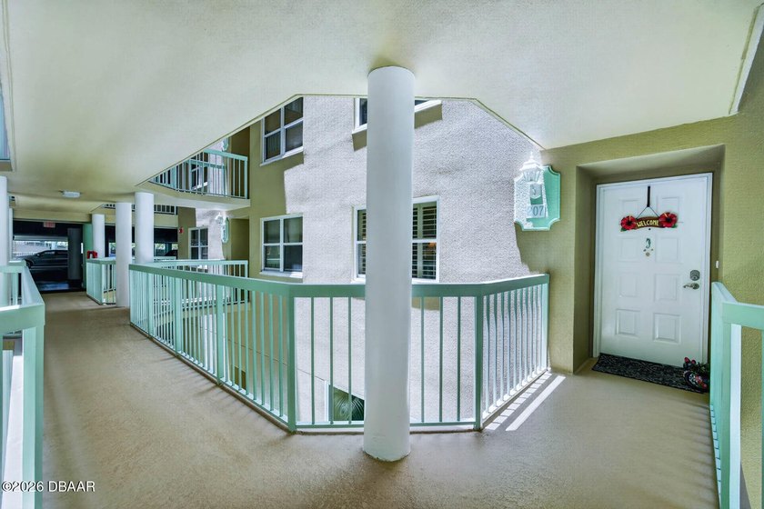 THIS CONDO COMES FULLY FURNISHED. Welcome to luxury coastal - photo 4