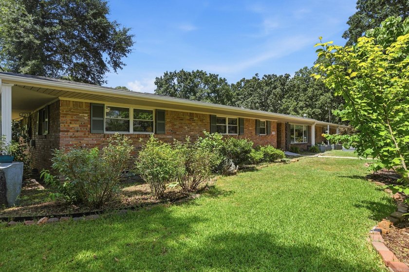 Classic MIDTOWN LITTLE ROCK ranch on a large corner lot with 2 - photo 8