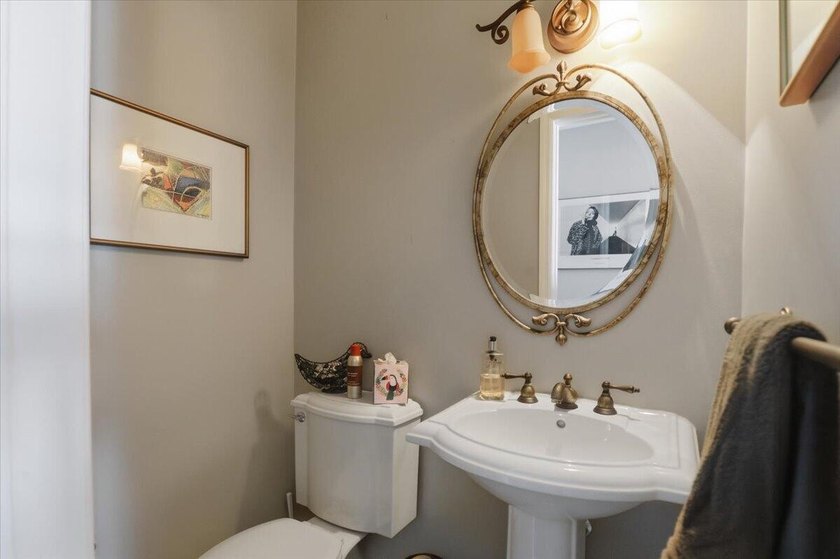 Charming 1 bed 1 1/2 bath 55+ co-op in Georgian Court Apts North - photo 5