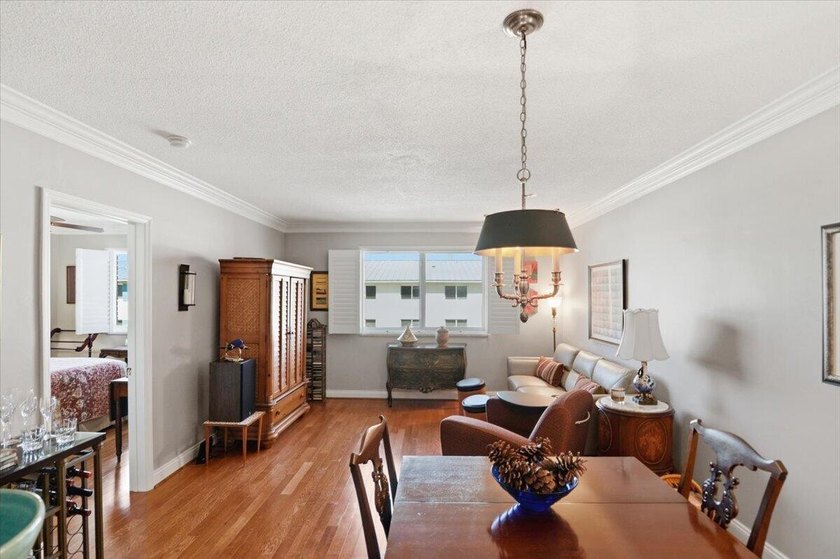 Charming 1 bed 1 1/2 bath 55+ co-op in Georgian Court Apts North - photo 6