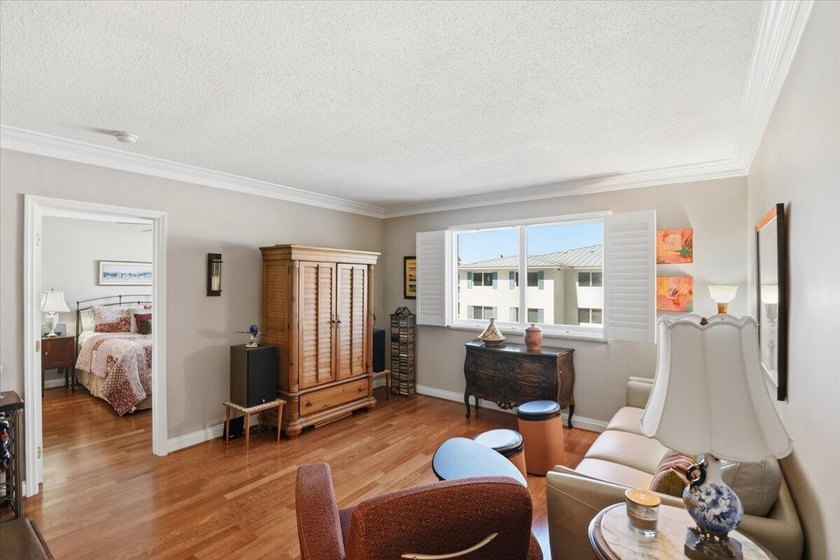 Charming 1 bed 1 1/2 bath 55+ co-op in Georgian Court Apts North - photo 8