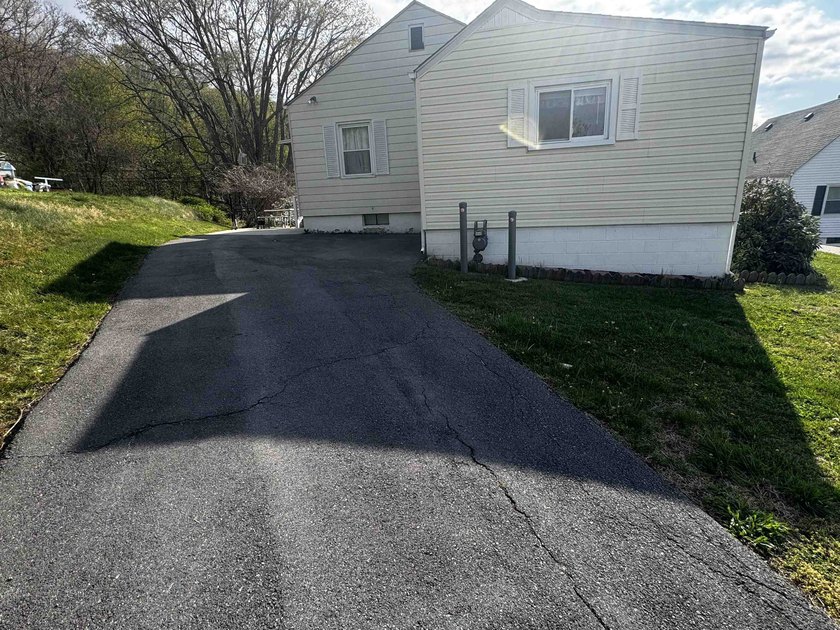 Move-in ready cape cod home in popular neighborhood near Narrows - photo 4