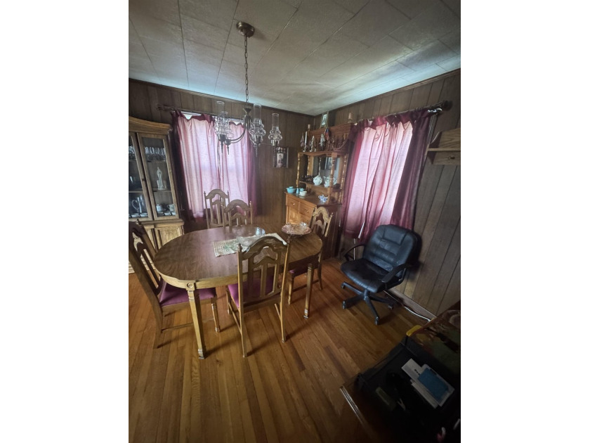 Move-in ready cape cod home in popular neighborhood near Narrows - photo 5