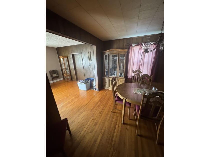Move-in ready cape cod home in popular neighborhood near Narrows - photo 7